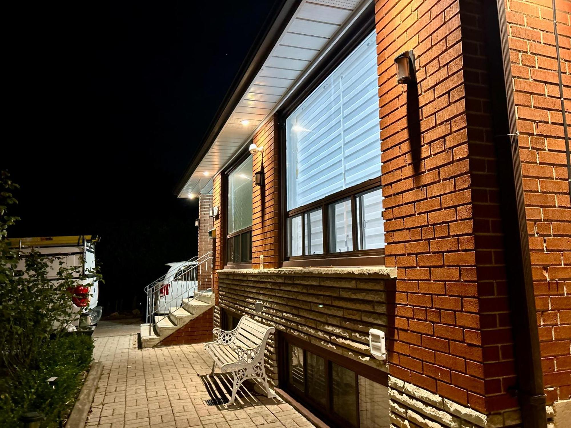 Cozy Basement Room-private Bath - Near Subway Line 1 - Guest house