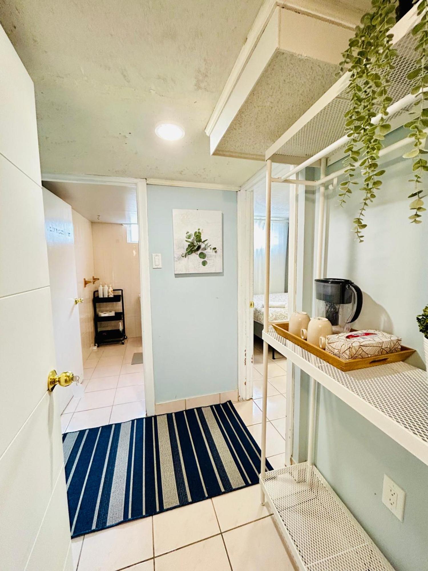 Cozy Basement Room-private Bath - Near Subway Line 1 - Guest house *