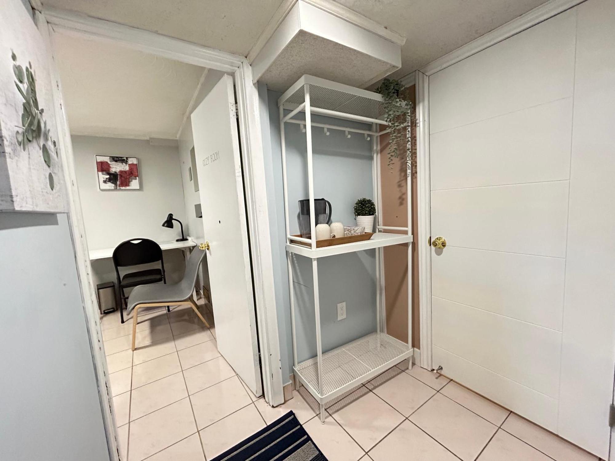 Guest house Cozy Basement Room-private Bath - Near Subway Line 1 - *