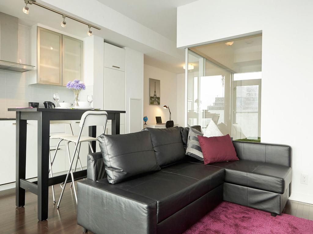 Eg Suites - York St Condos Cn Tower Toronto