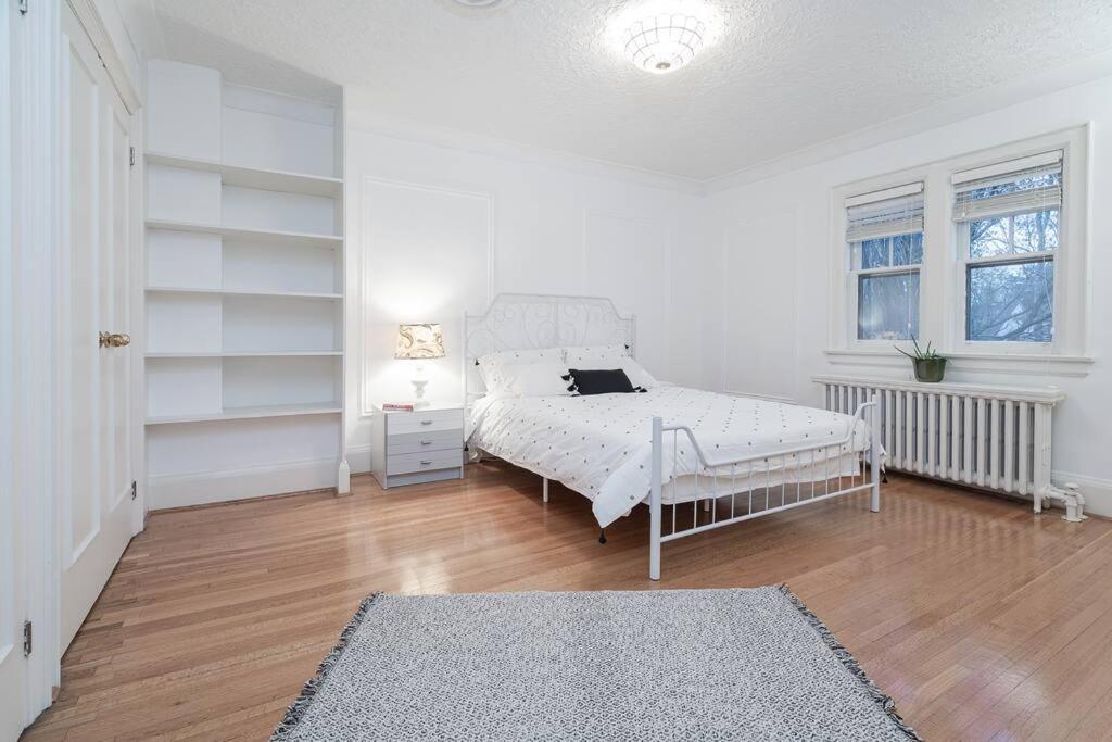 Charming 5-bedroom Forest Hill Villa Toronto