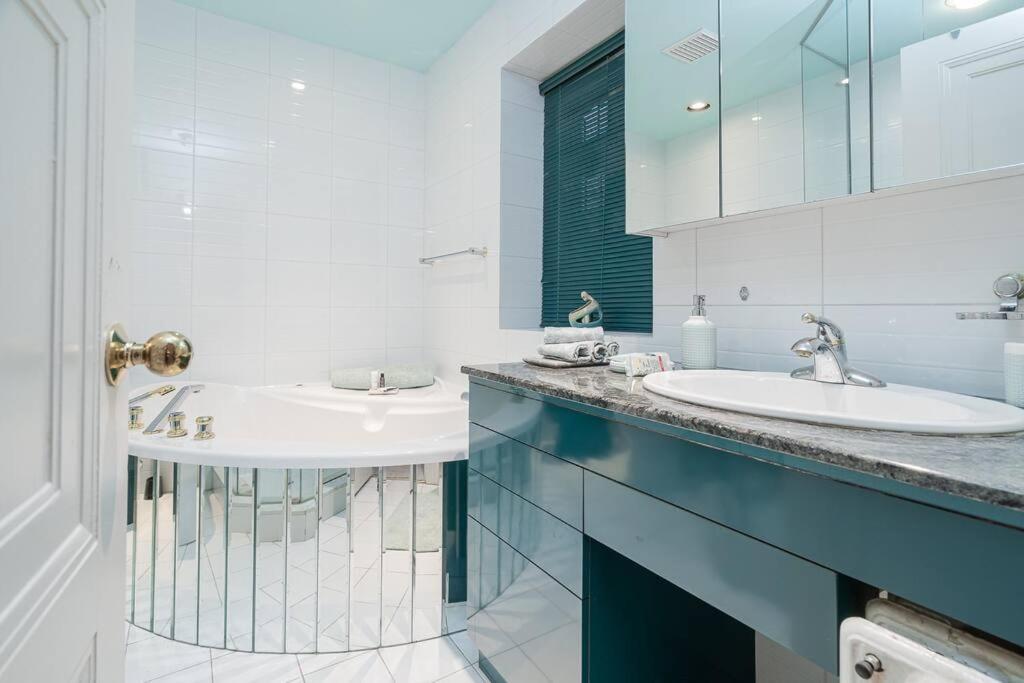 Charming 5-bedroom Forest Hill Villa Toronto