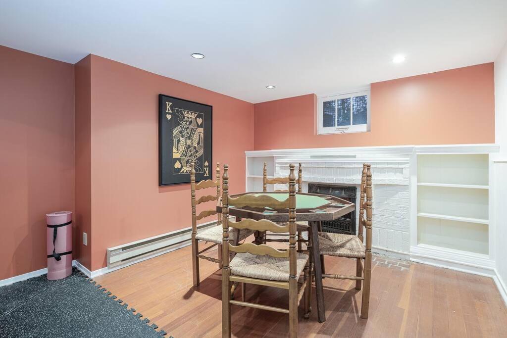Villa Charming 5-bedroom Forest Hill Toronto
