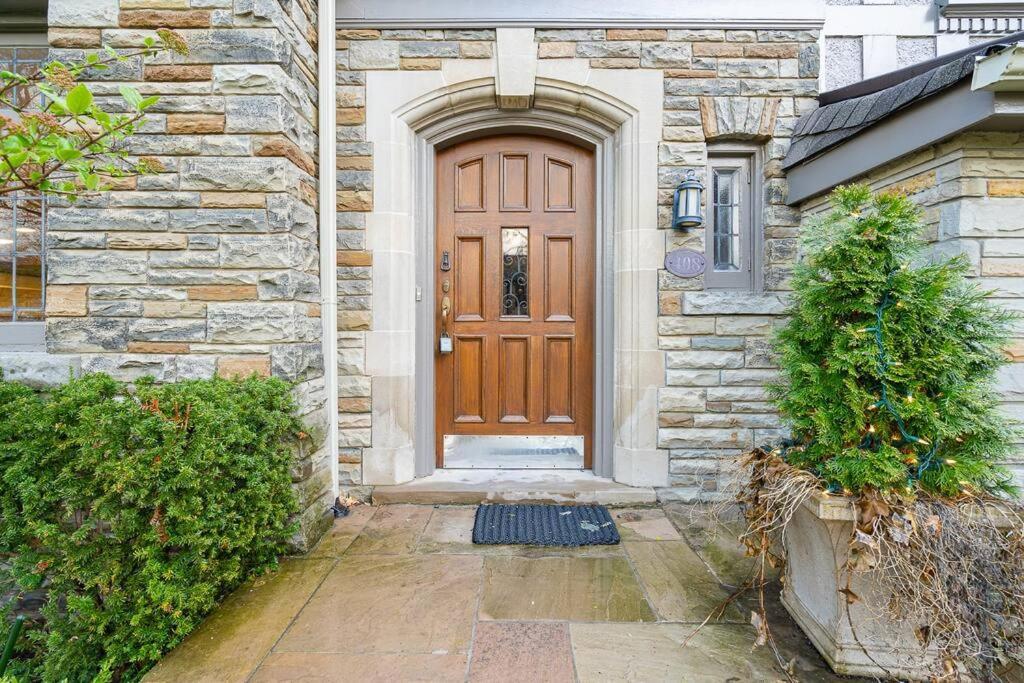 Charming 5-bedroom Forest Hill Villa