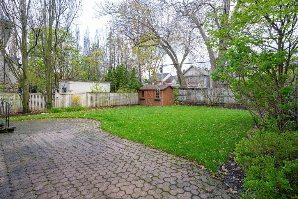 Villa Charming 5-bedroom Forest Hill Toronto