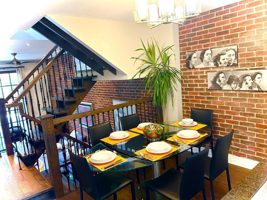 Central Toronto Holiday home *