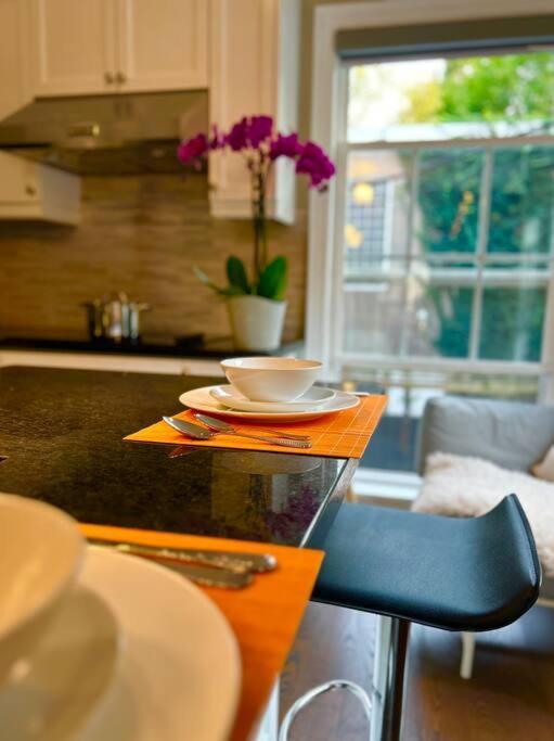 Central Toronto Holiday home *