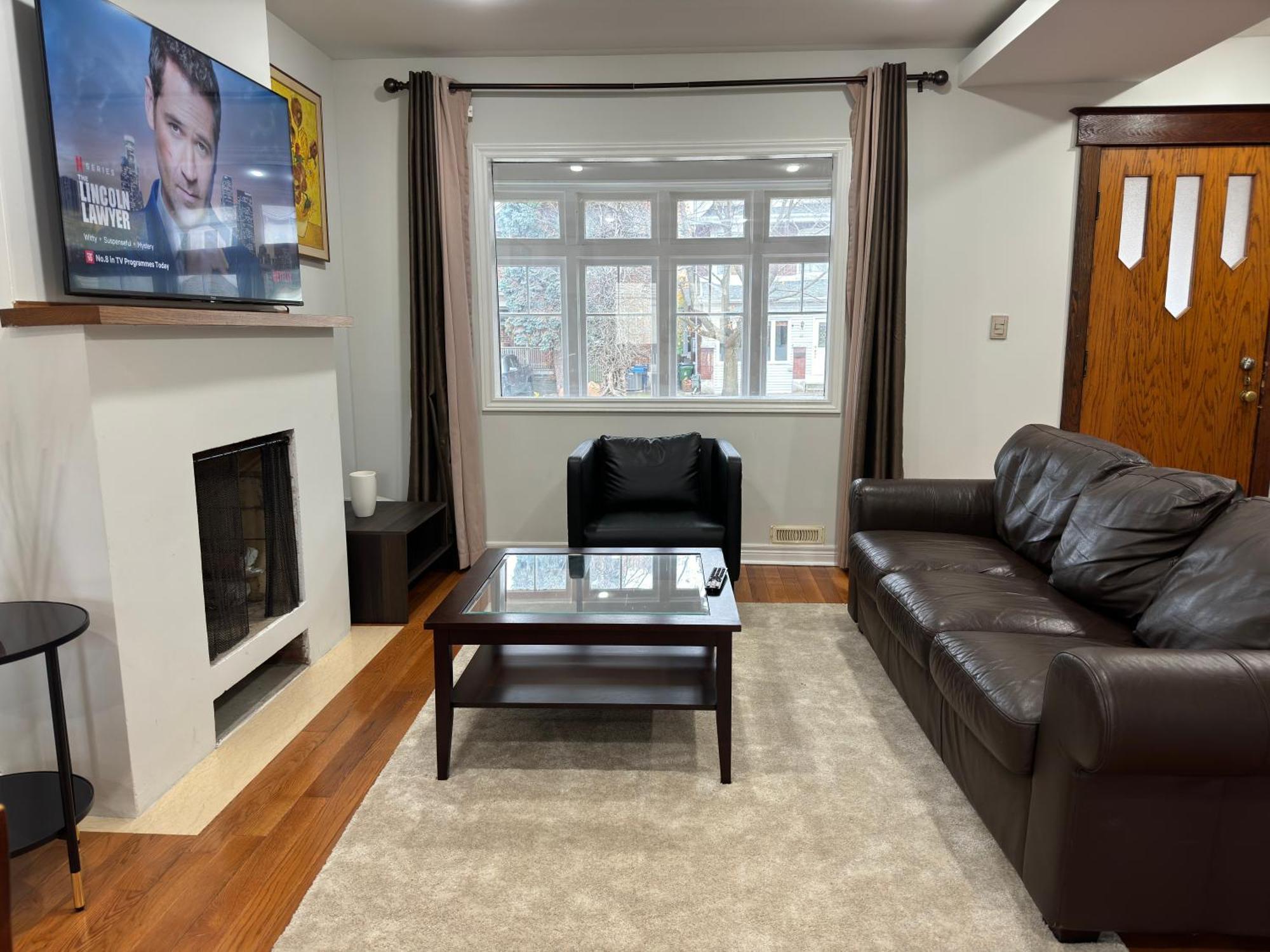 3 Bdr And Bsmt With Parking In Swansea High Park