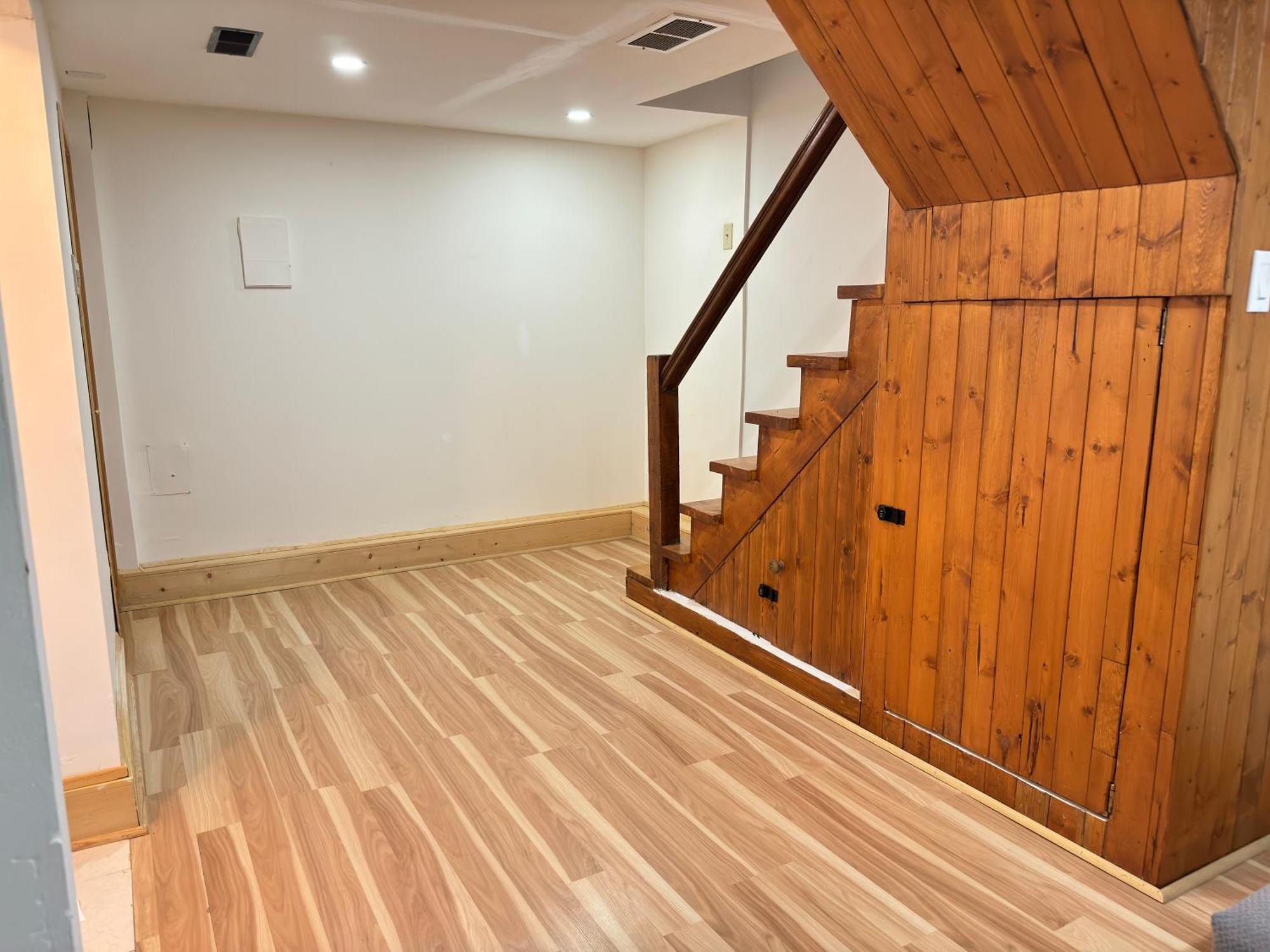 3 Bdr And Bsmt With Parking In Swansea High Park Toronto