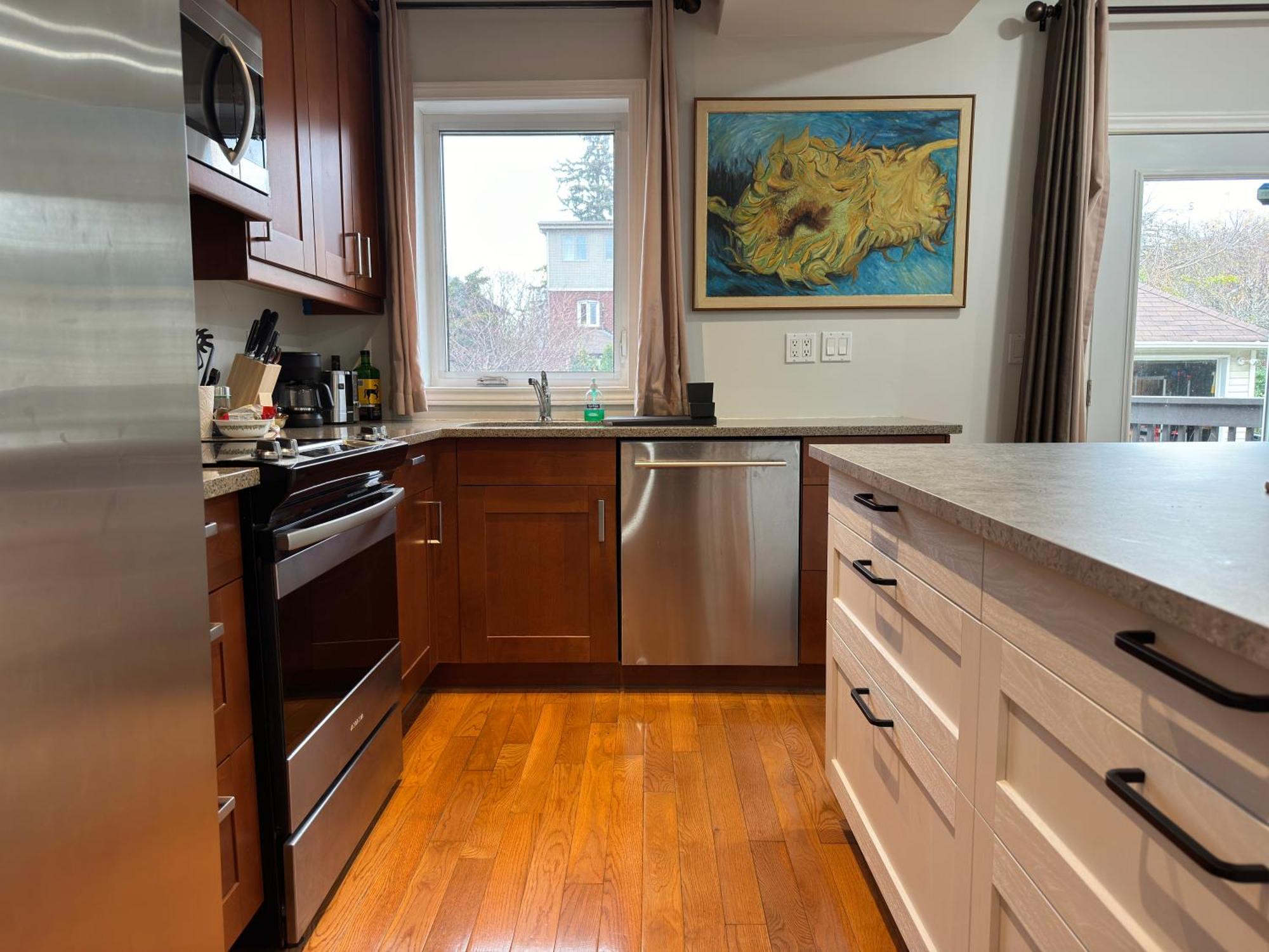 3 Bdr And Bsmt With Parking In Swansea High Park Toronto