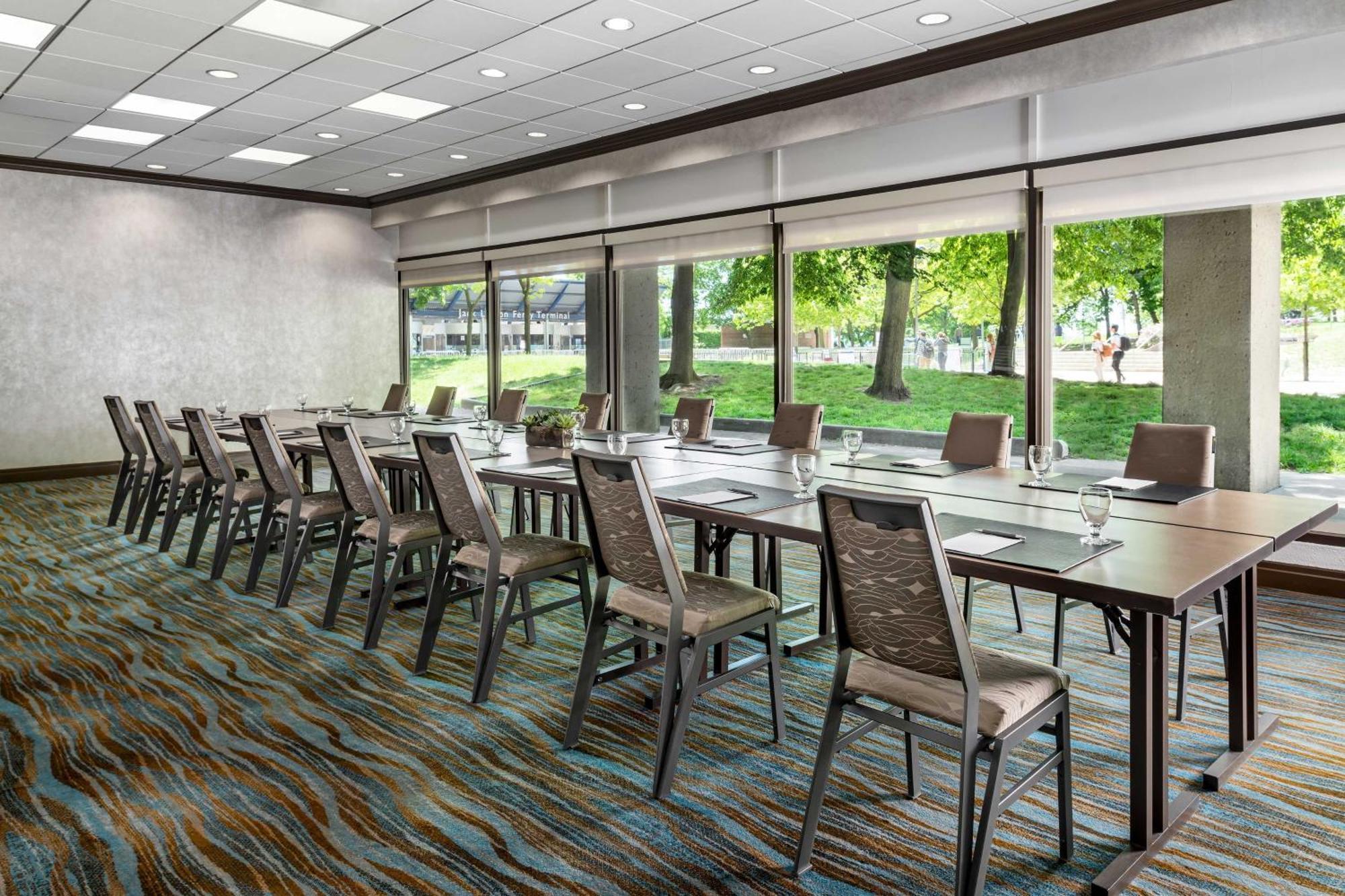 Hotel The Westin Harbour Castle, 4*