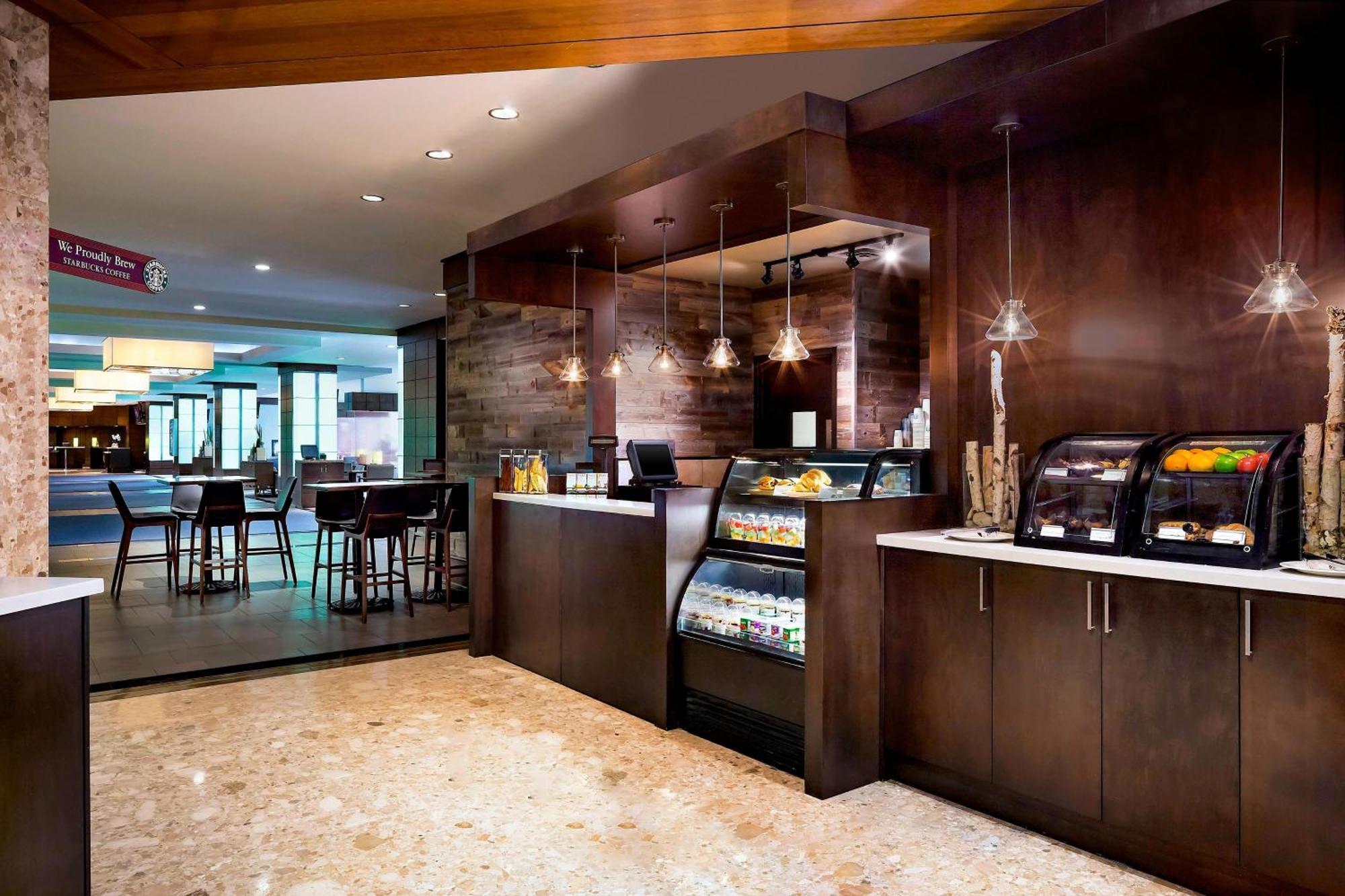 The Westin Harbour Castle, Hotel 4*