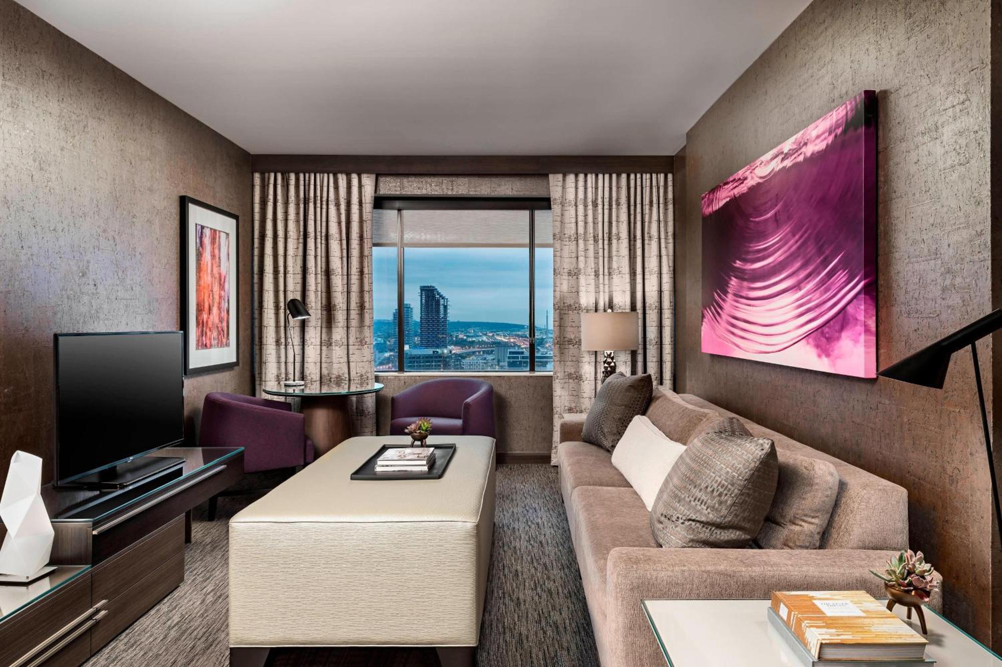 The Westin Harbour Castle, Hotel