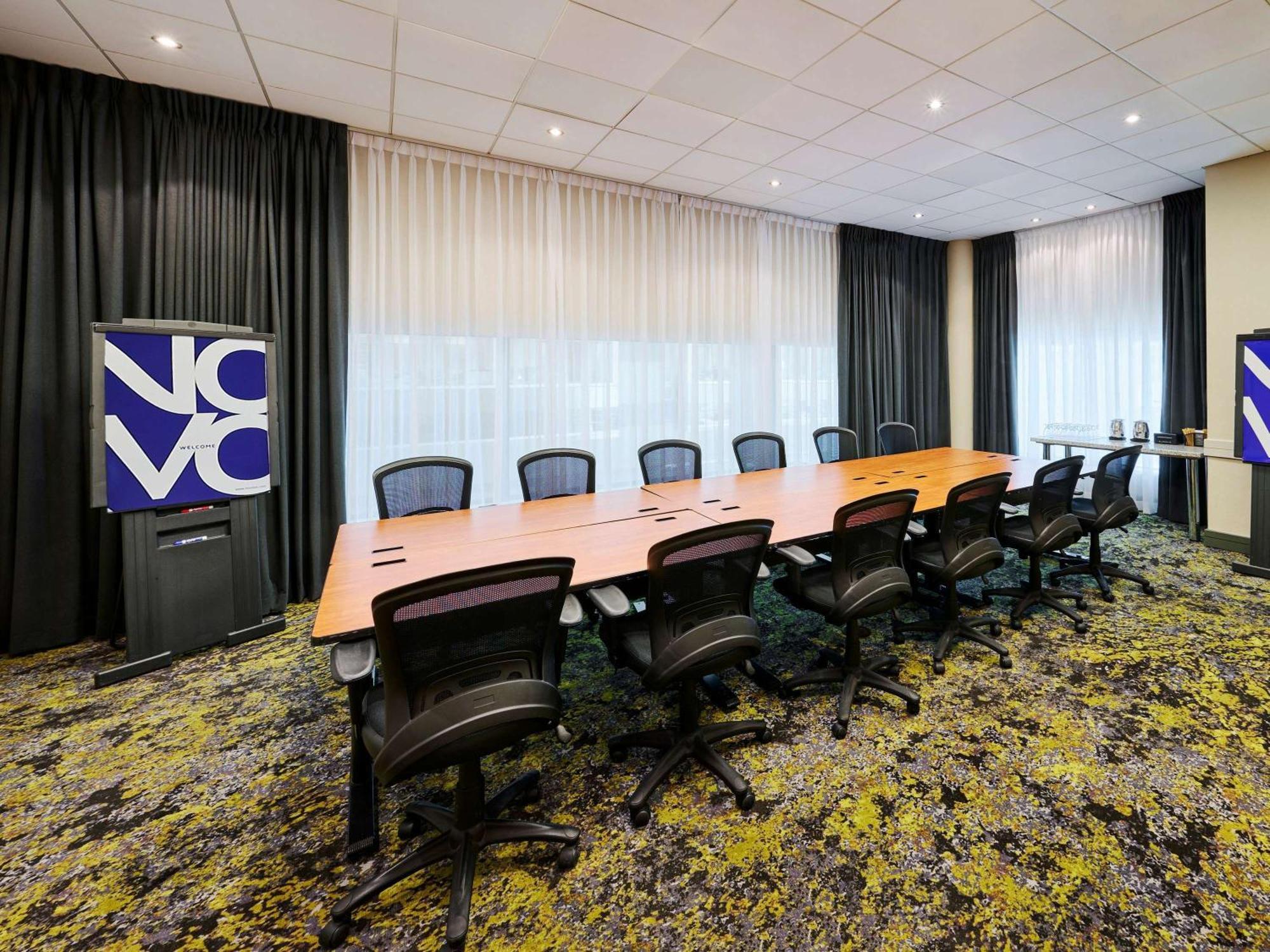 Novotel North York Hotel