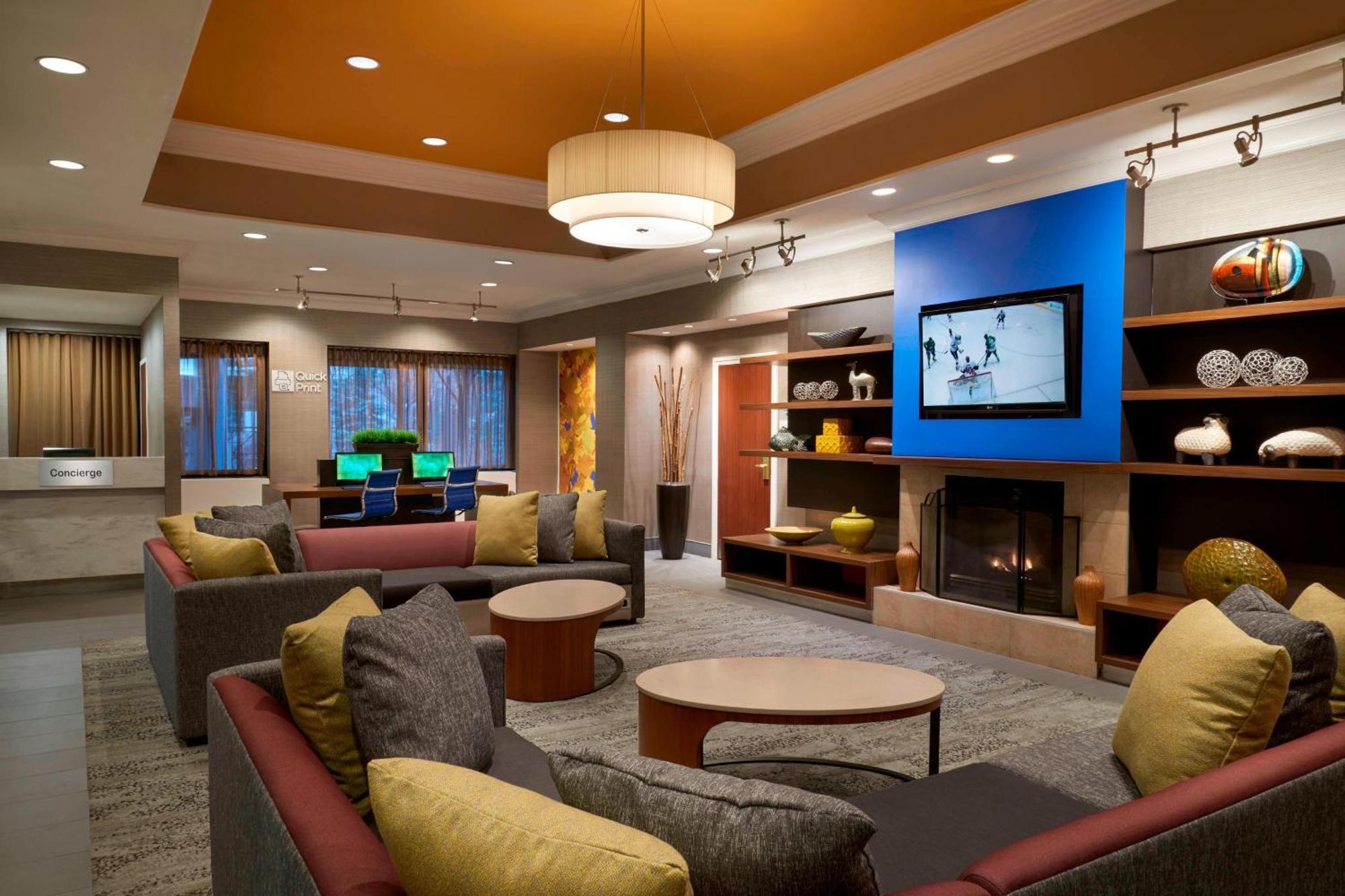 Courtyard By Marriott Downtown