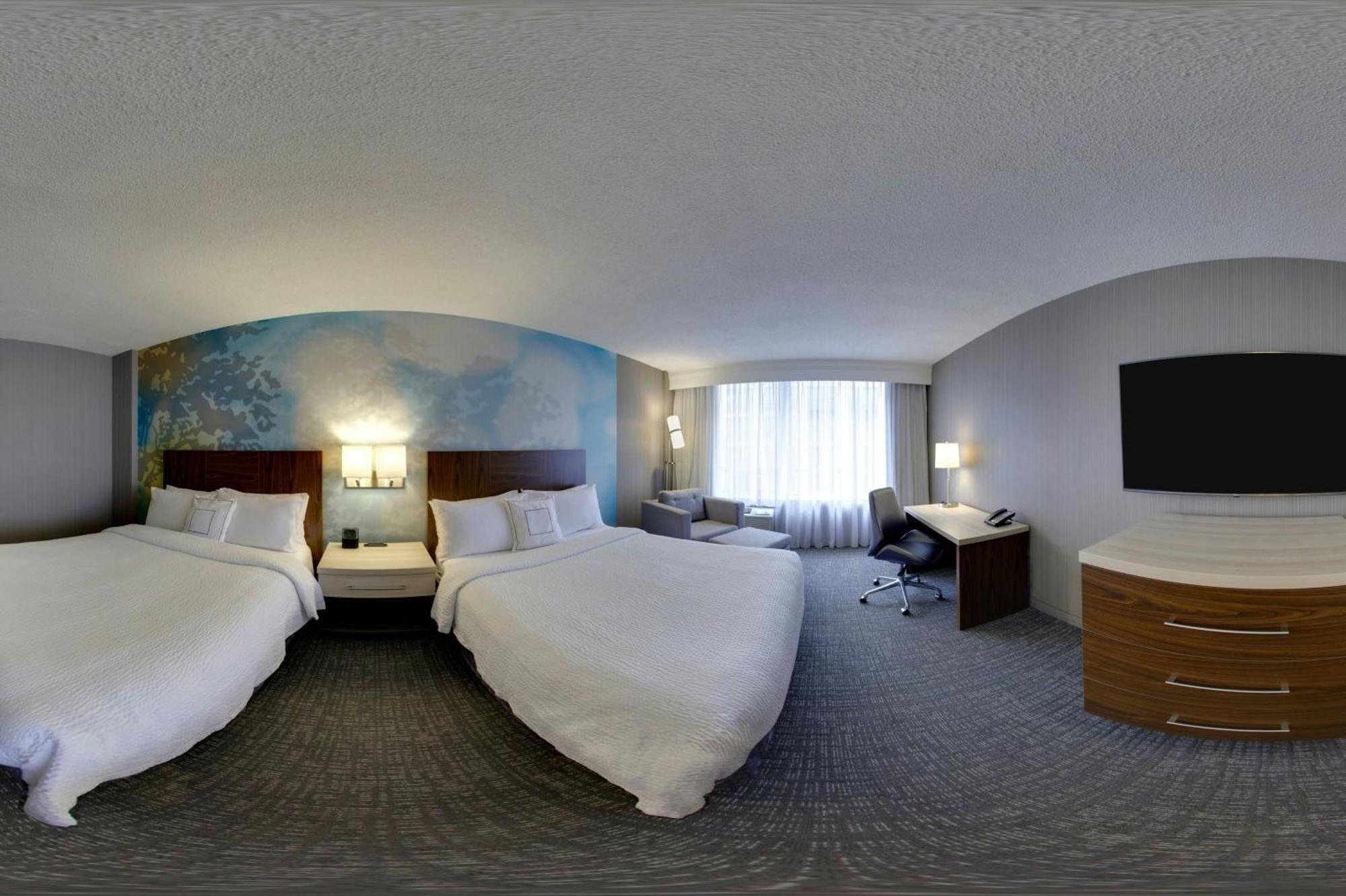 Courtyard By Marriott Downtown