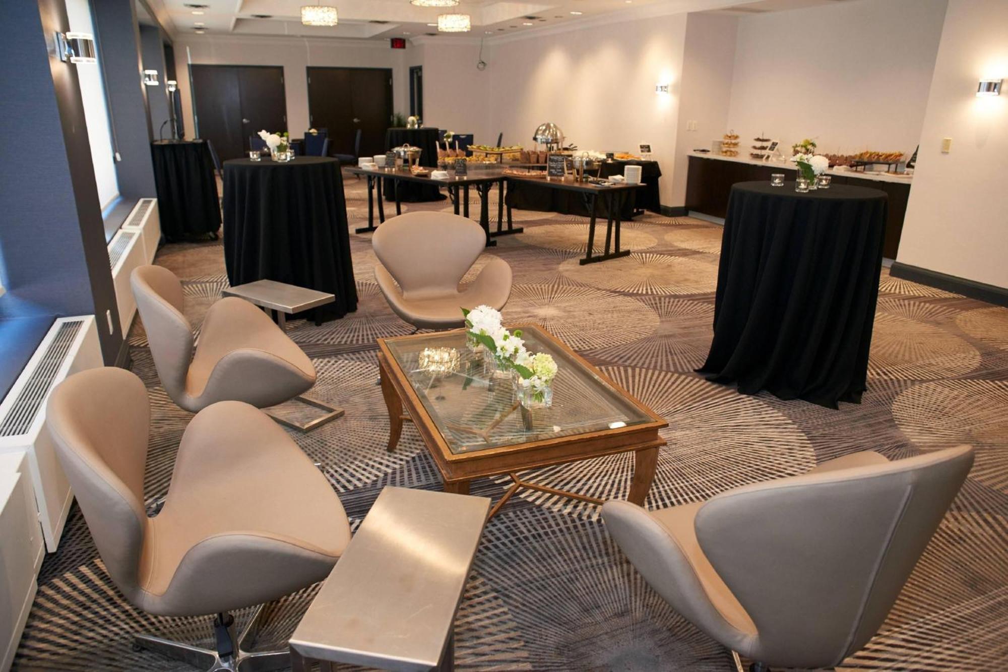 Courtyard By Marriott Downtown Hotel Toronto
