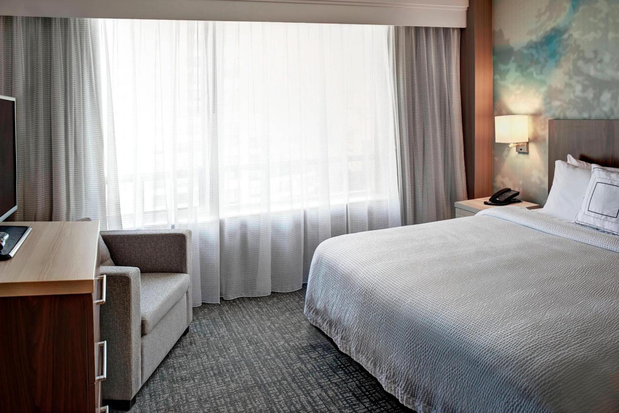 Courtyard By Marriott Downtown Toronto
