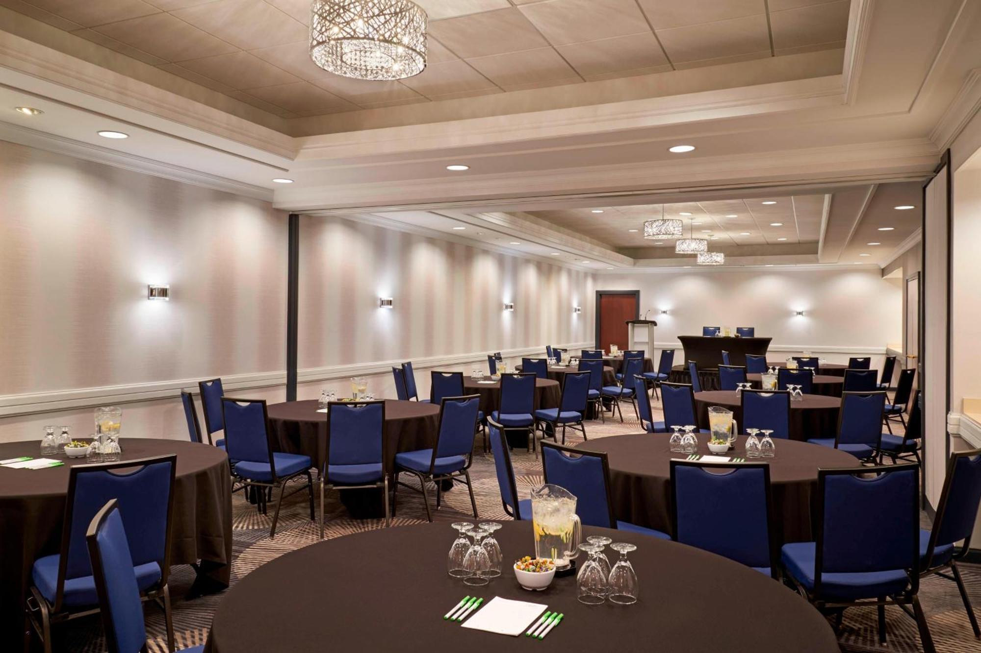 Courtyard By Marriott Downtown
