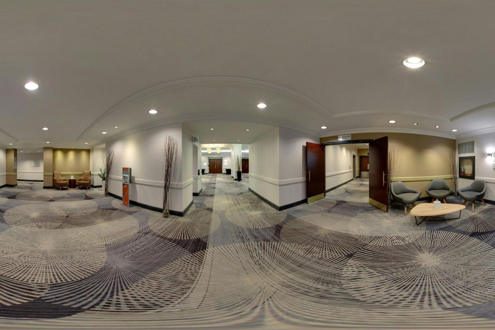 Courtyard By Marriott Downtown 3*