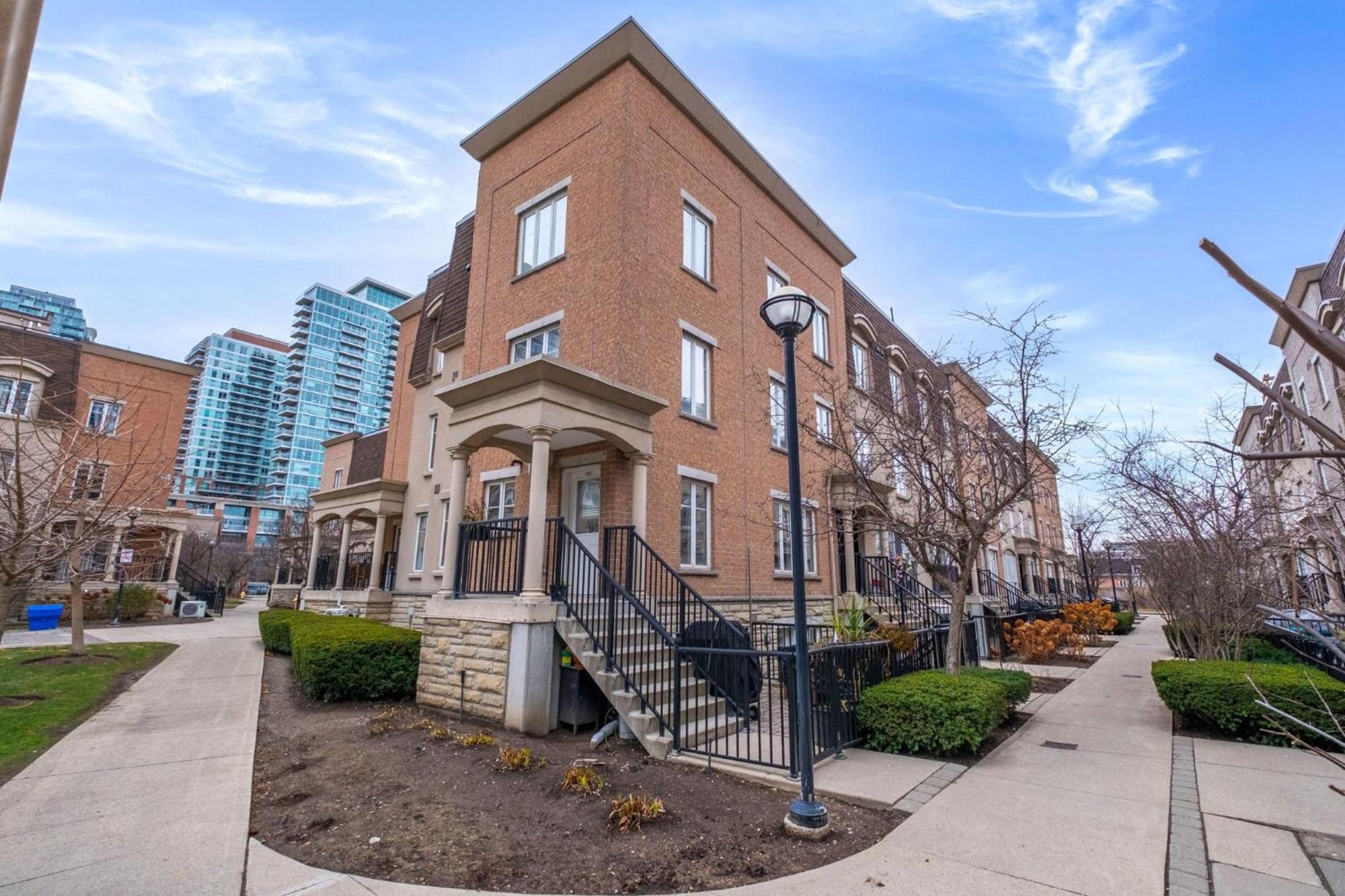 Liberty Village Townhouse *