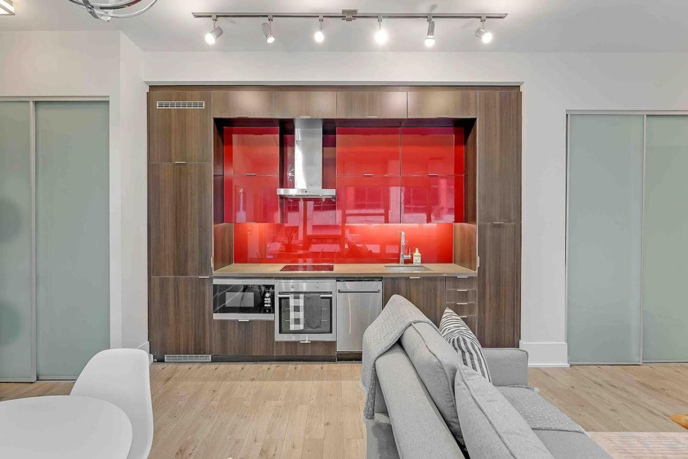 Rogers Center And Cn Tower 2br 2bth With Parking Dt *