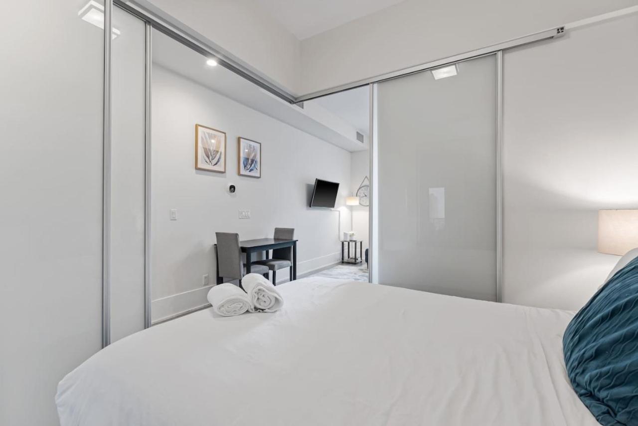 Dt 1br With Rogers Centre And Cn Tower View And Parking *