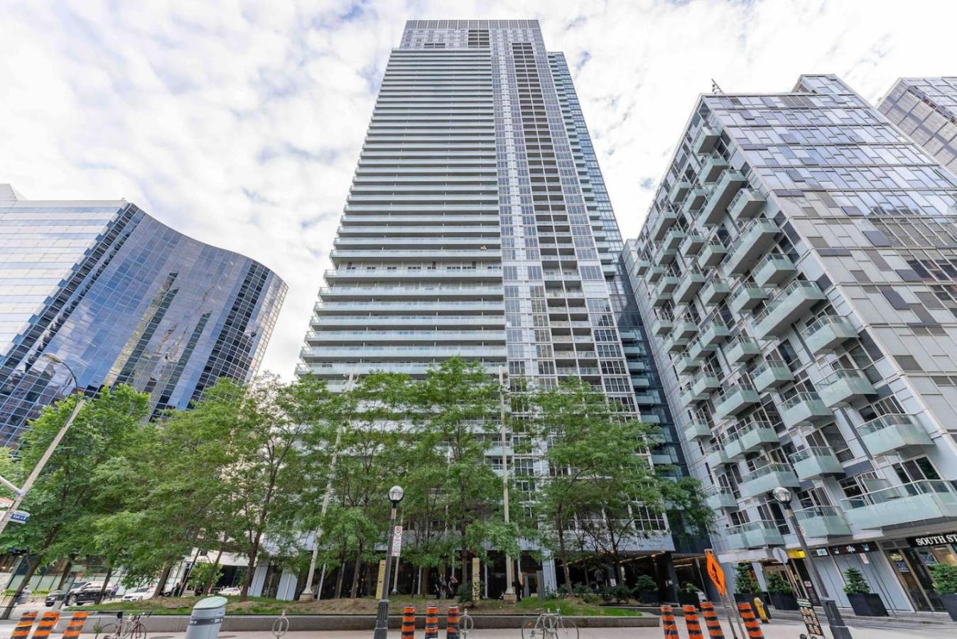 Rogers Center And Cn Tower 2br 2bth With Parking Dt *