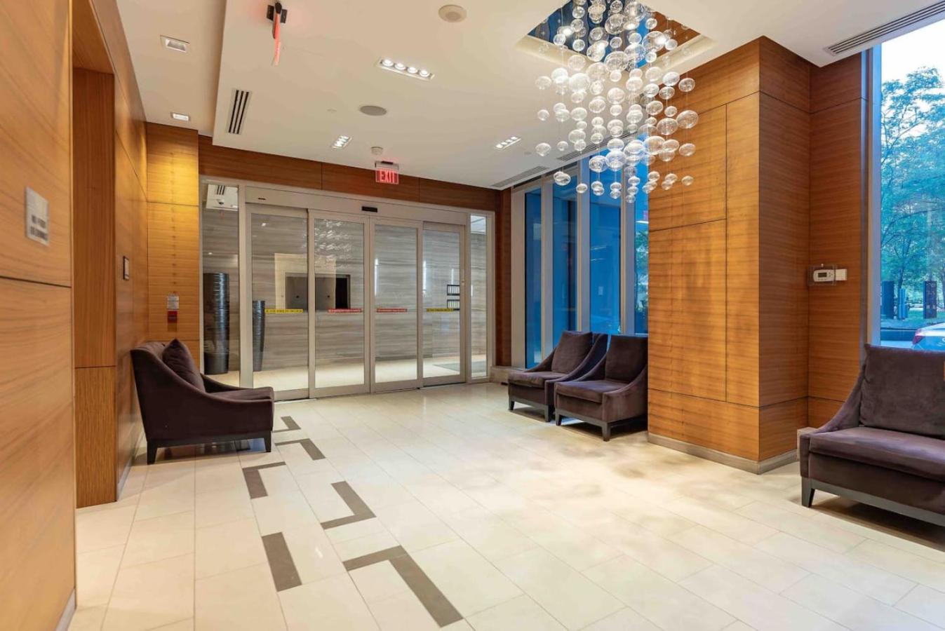 Rogers Center And Cn Tower 2br 2bth With Parking Dt * Toronto