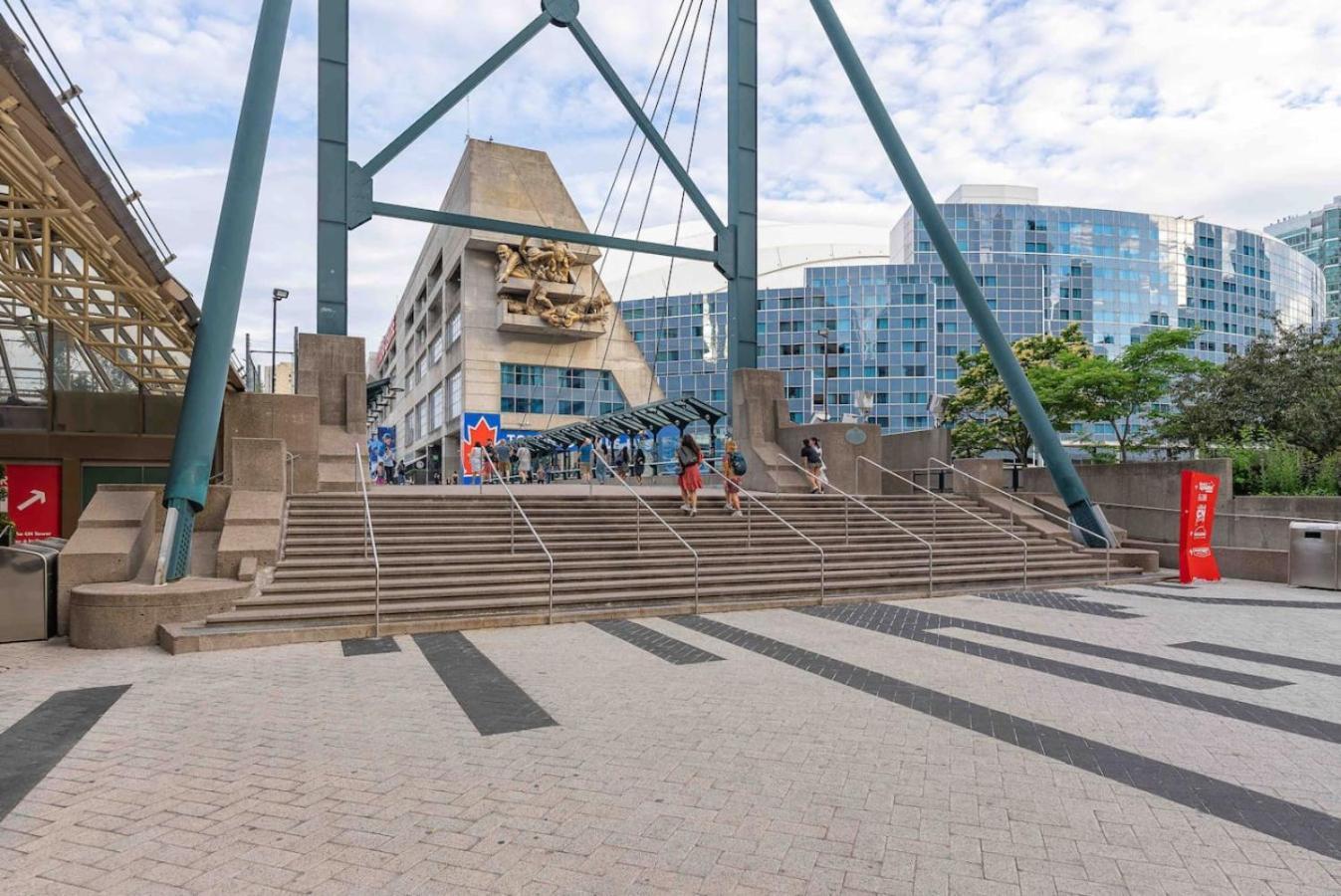 Rogers Center And Cn Tower 2br 2bth With Parking Dt Apartment