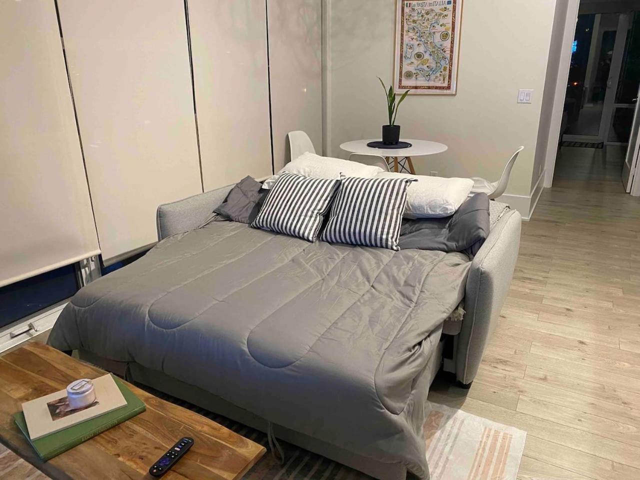 Rogers Center And Cn Tower 2br 2bth With Parking Dt Apartment Toronto