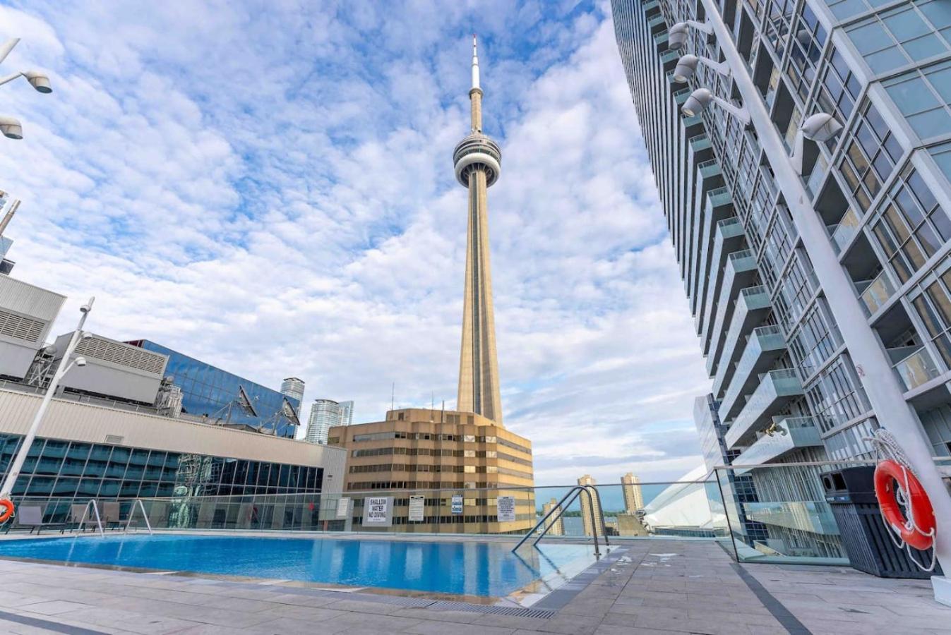 Rogers Center And Cn Tower 2br 2bth With Parking Dt