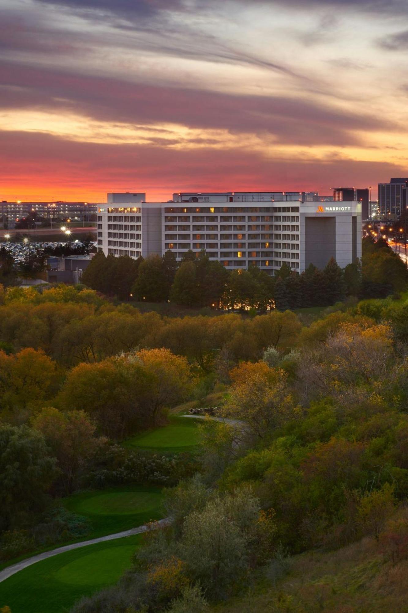 Airport Marriott Hotel 4*