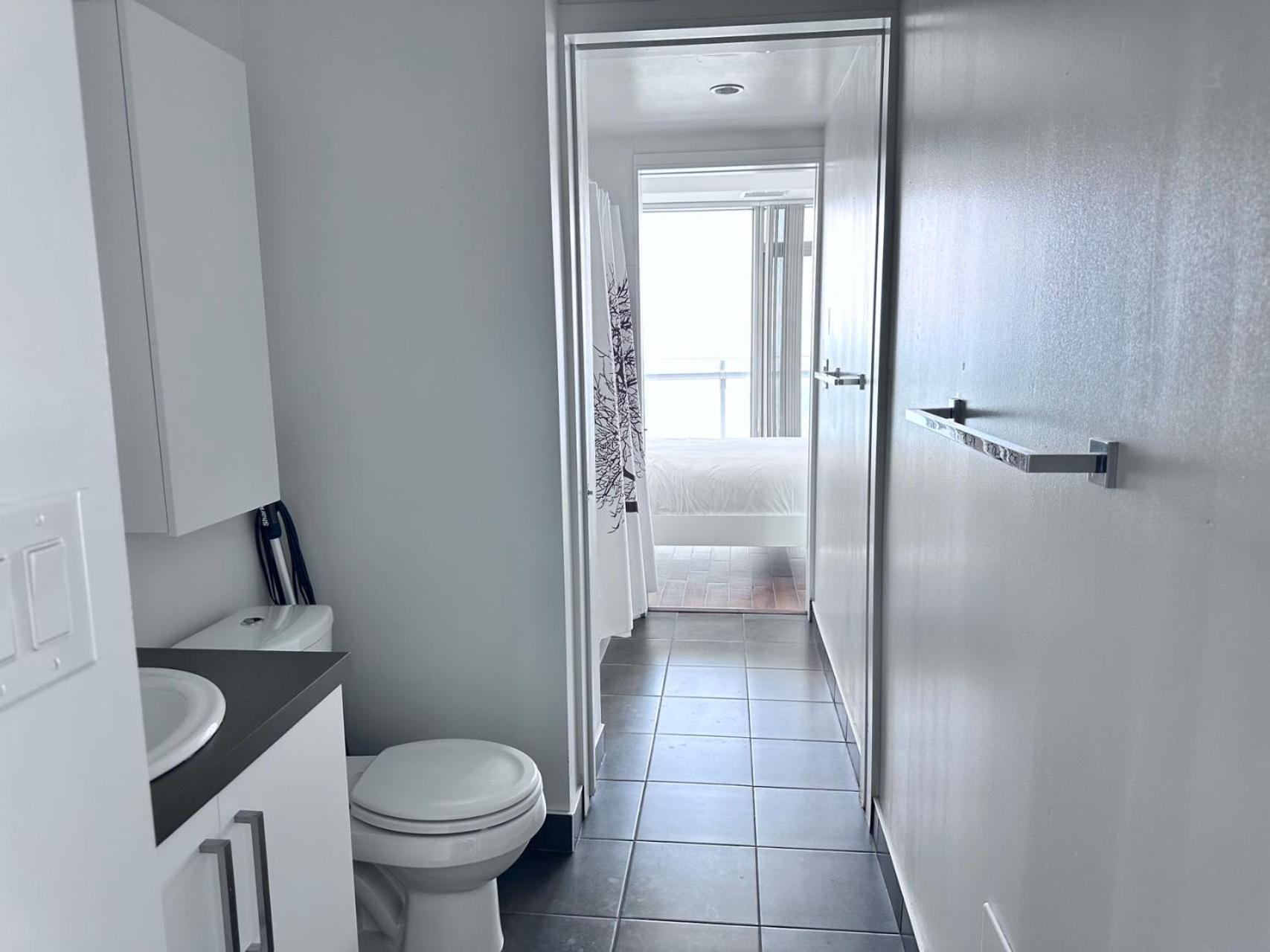 6 Guests Modern With Views Near Cn Tower Fully Equipped *