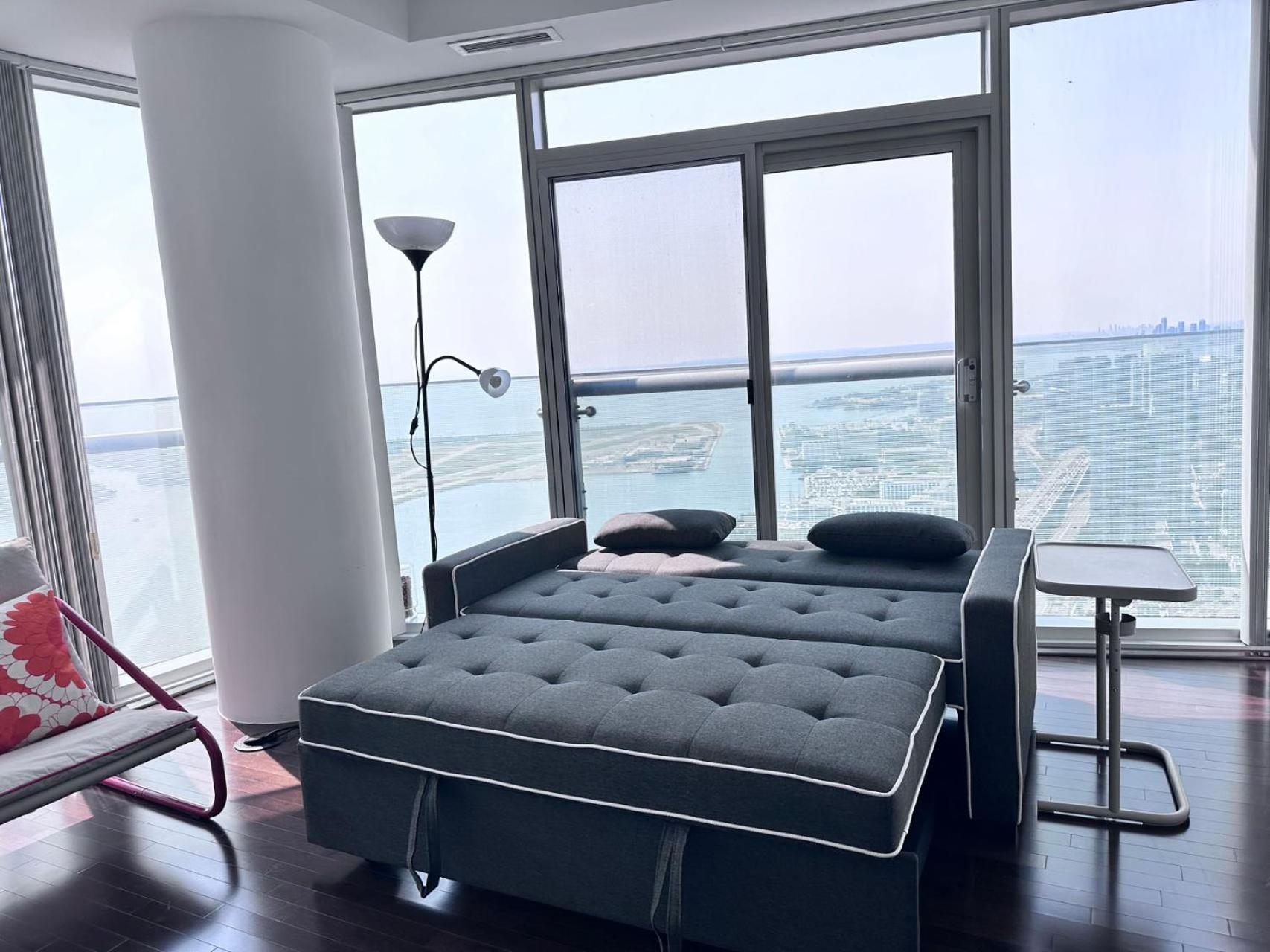 6 Guests Modern With Views Near Cn Tower Fully Equipped Apartment