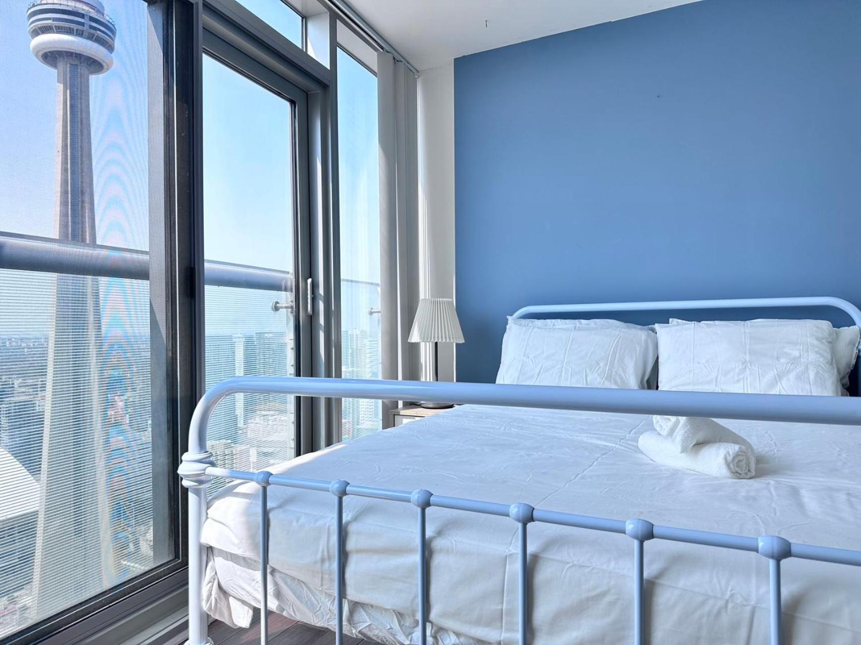 Apartment 6 Guests Modern With Views Near Cn Tower Fully Equipped