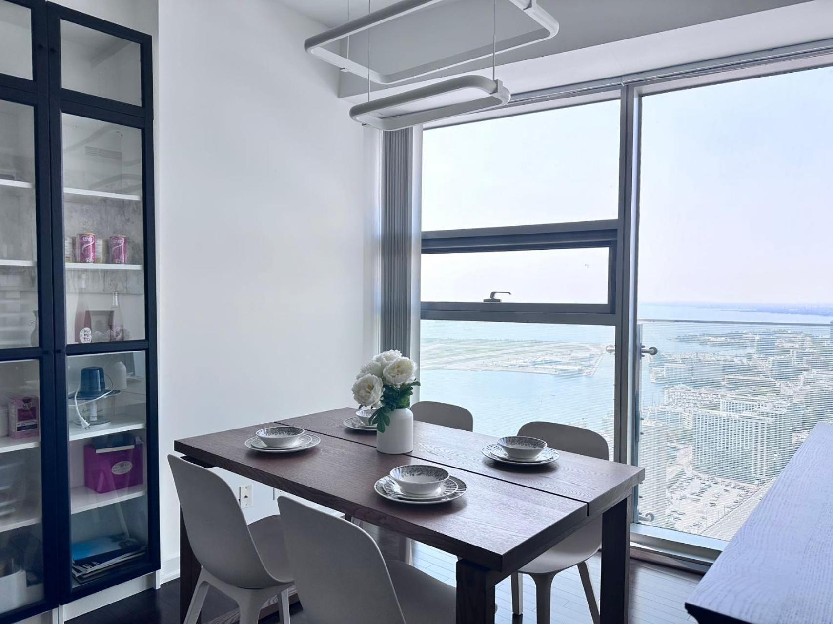 6 Guests Modern With Views Near Cn Tower Fully Equipped Apartment *