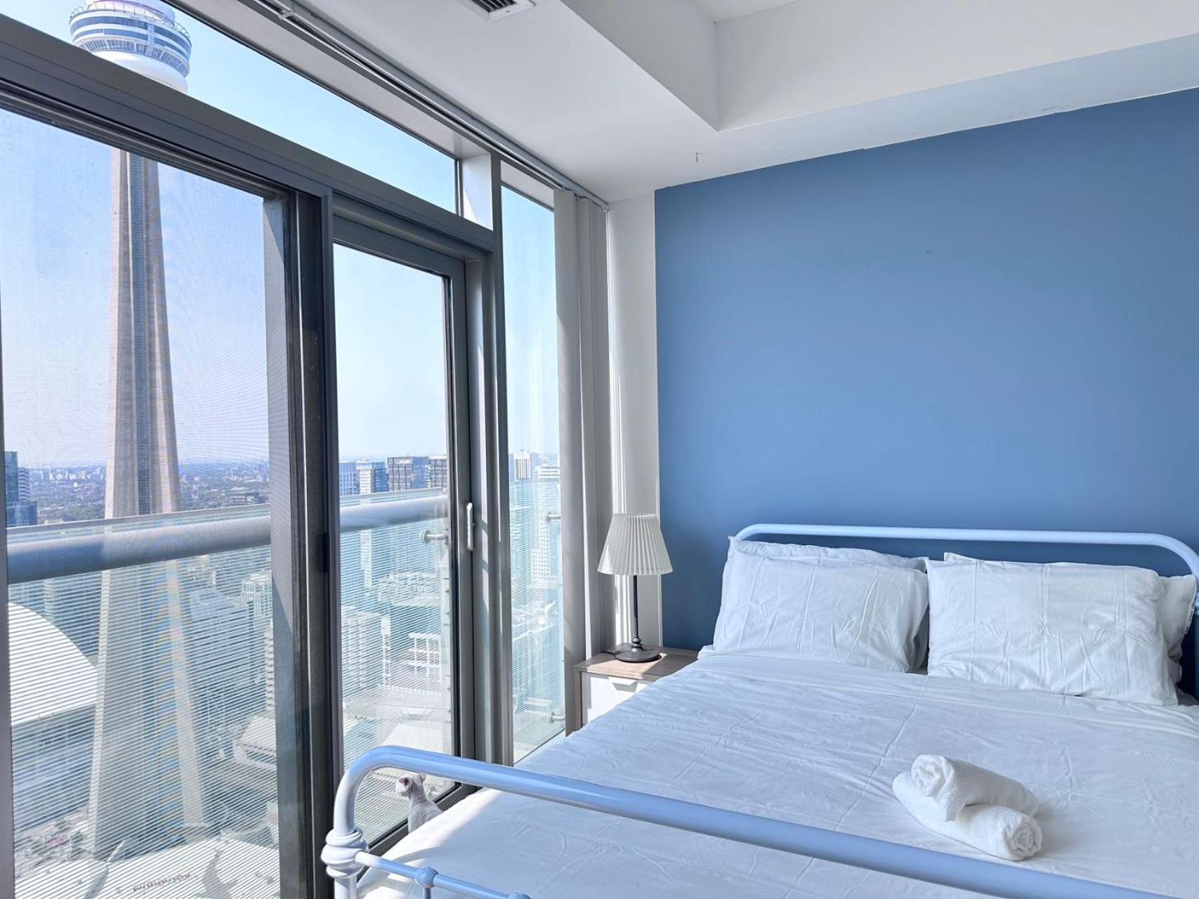 6 Guests Modern With Views Near Cn Tower Fully Equipped *