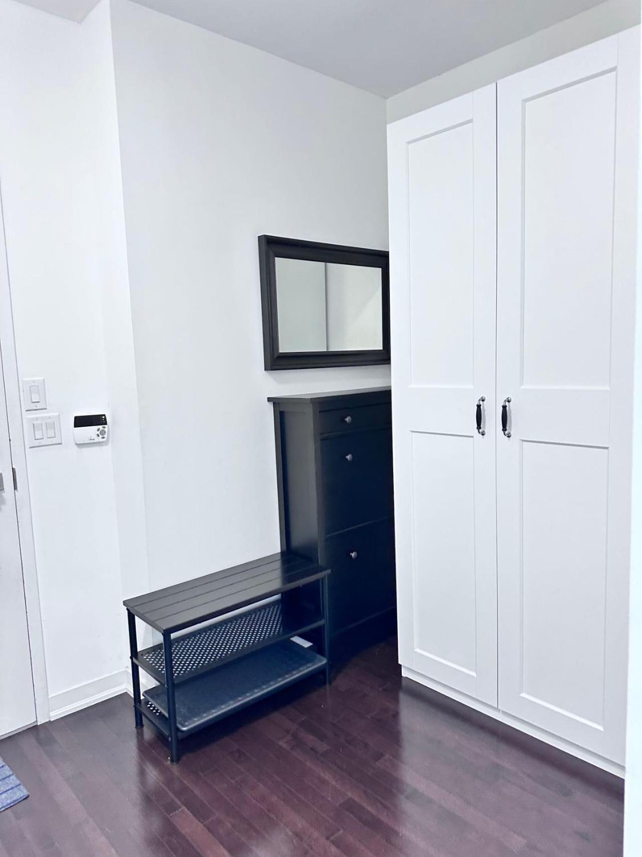 6 Guests Modern With Views Near Cn Tower Fully Equipped * Toronto