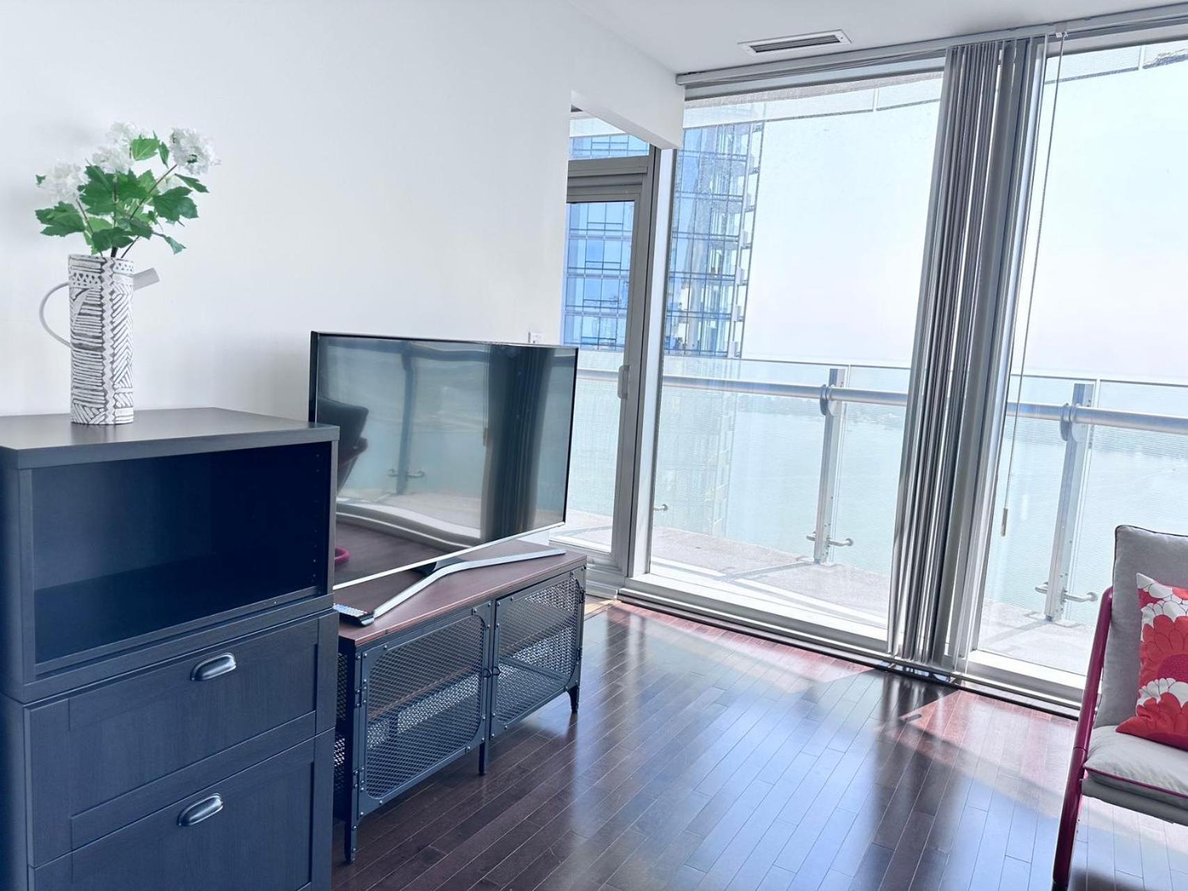 6 Guests Modern With Views Near Cn Tower Fully Equipped Apartment Toronto