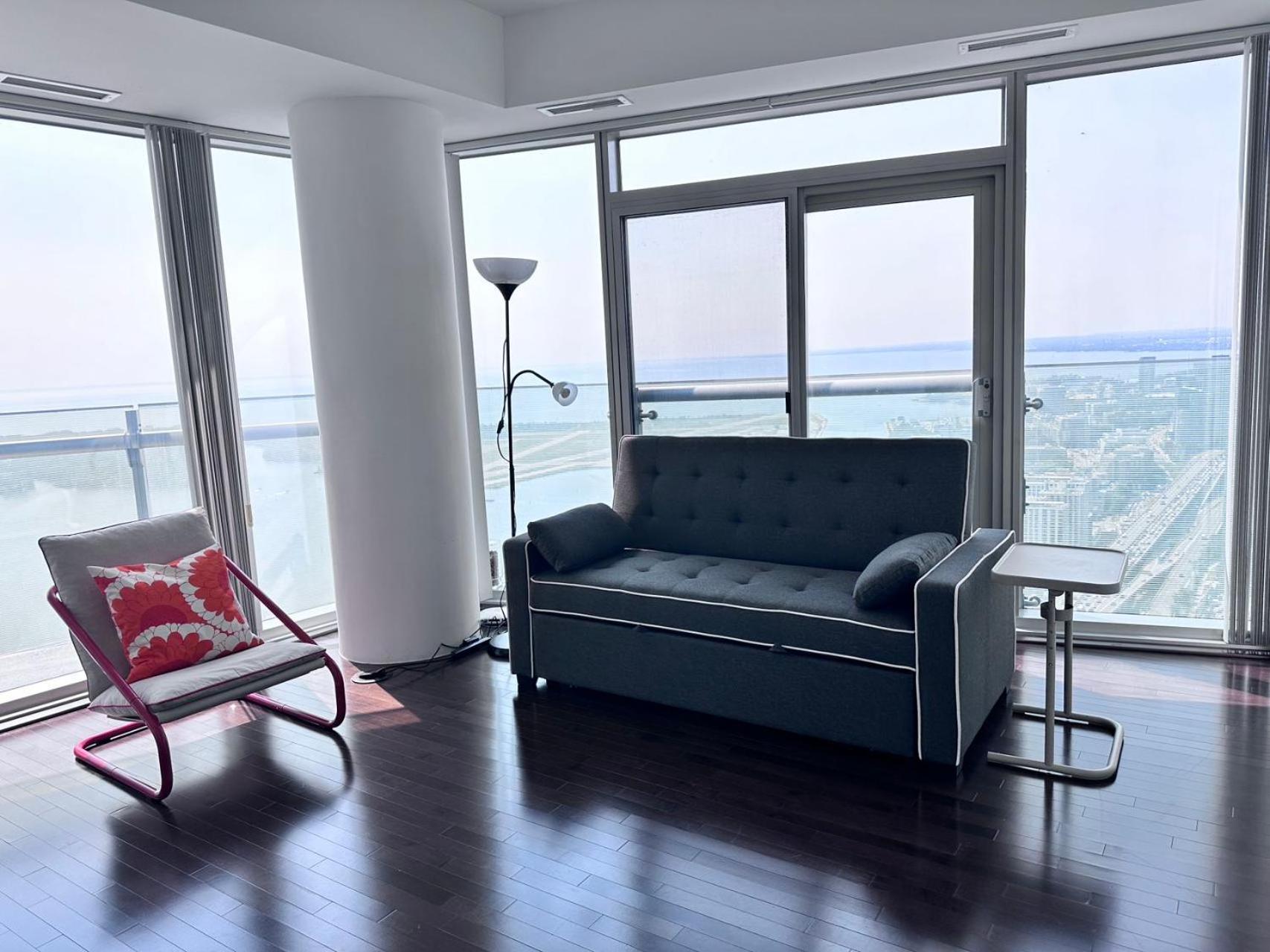 6 Guests Modern With Views Near Cn Tower Fully Equipped