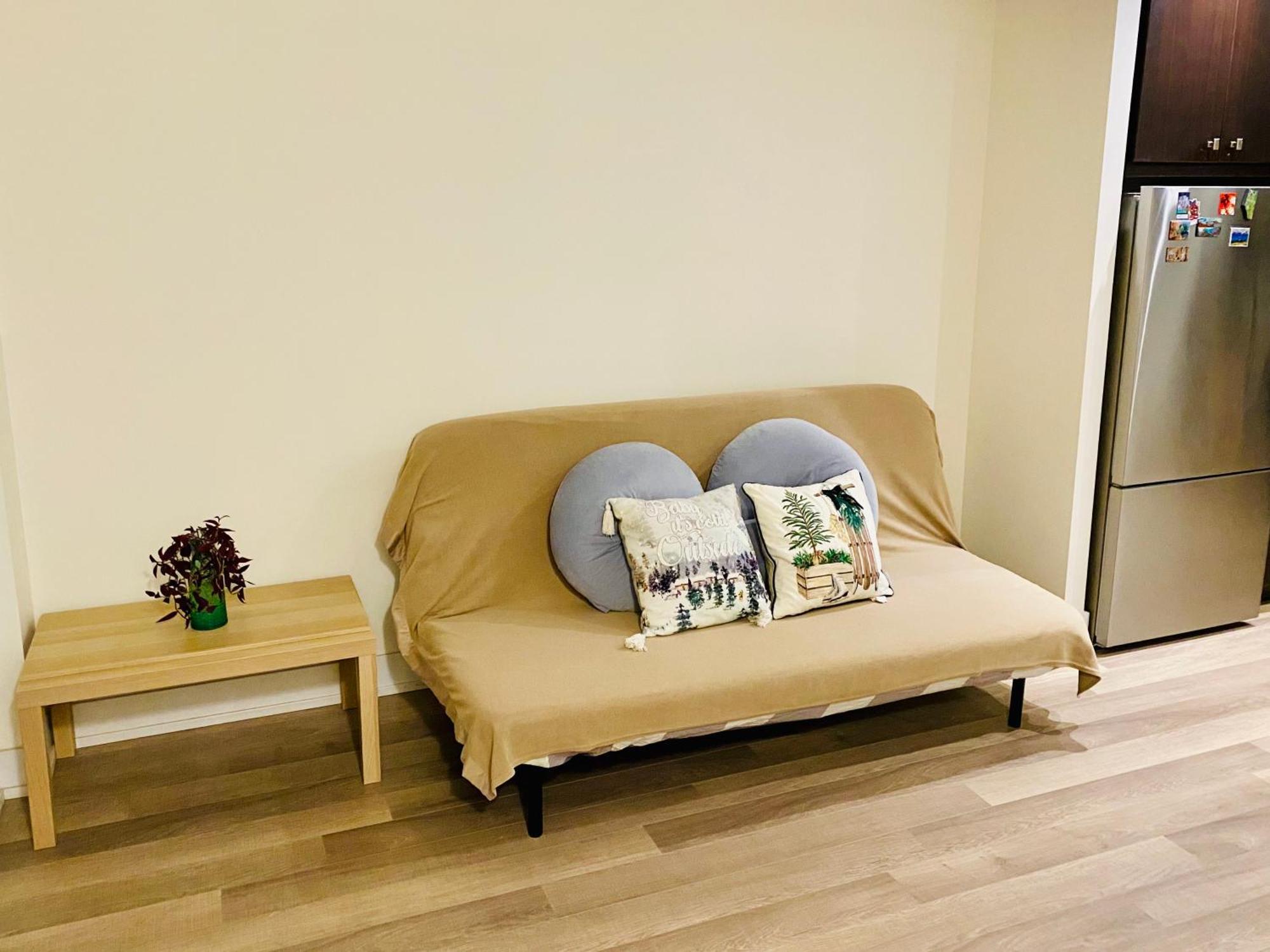 Entire 2 Bedroom Budget Walk To Subway *