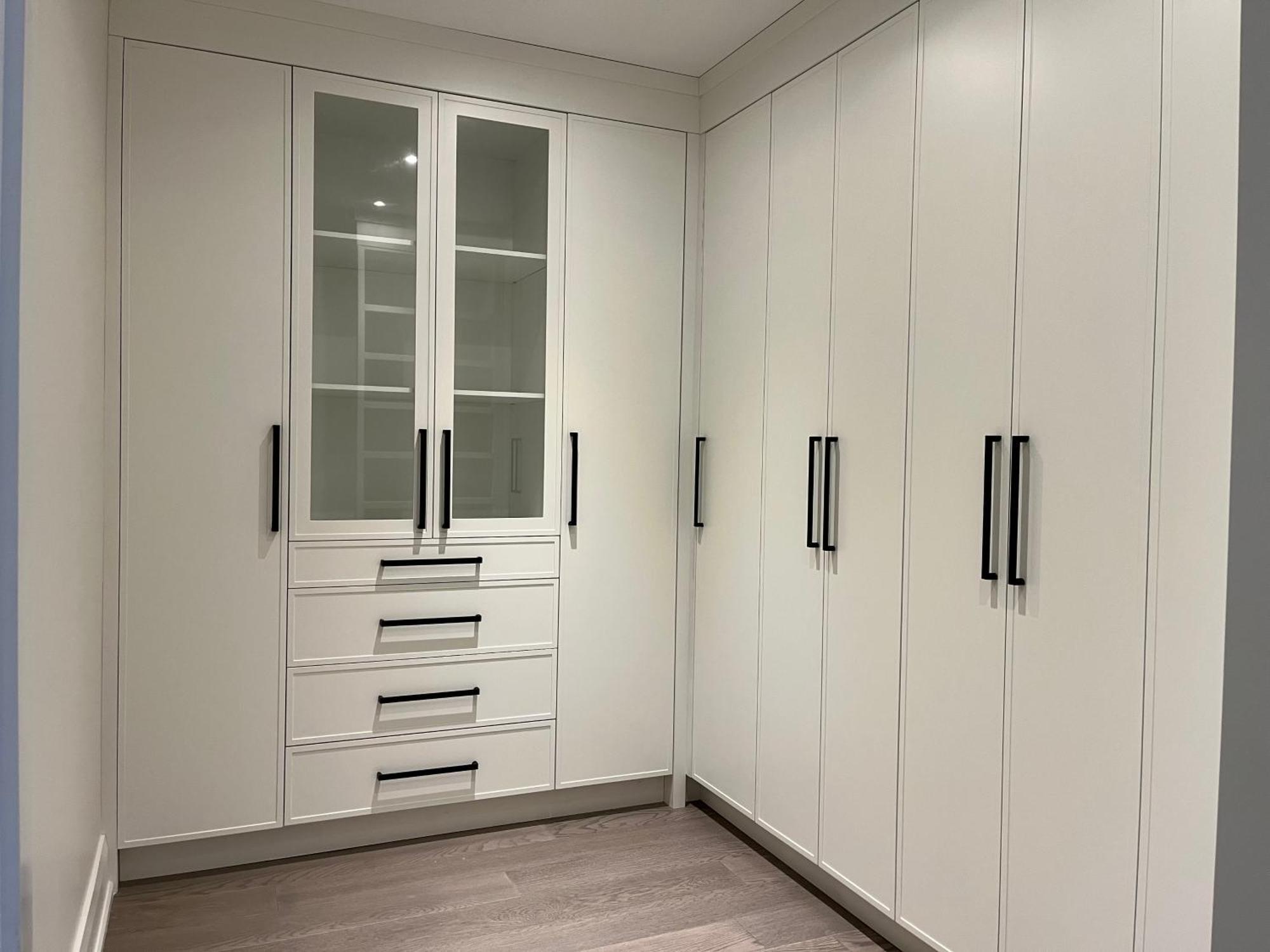 Luxurious New Lawrence Manor 6-bedroom