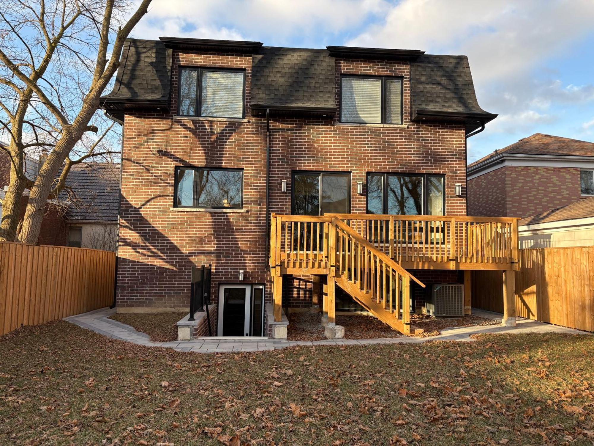 Luxurious New Lawrence Manor 6-bedroom