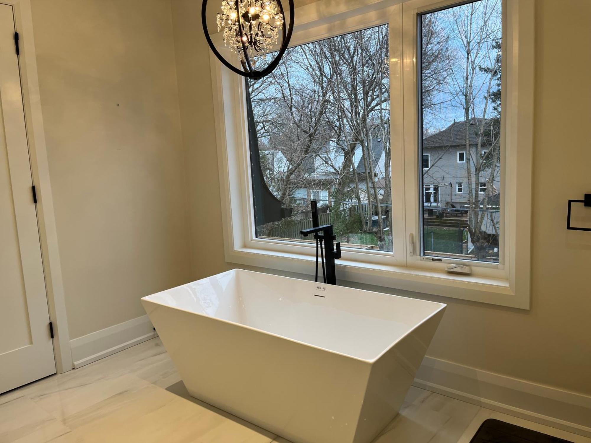 Luxurious New Lawrence Manor 6-bedroom Ferienhaus
