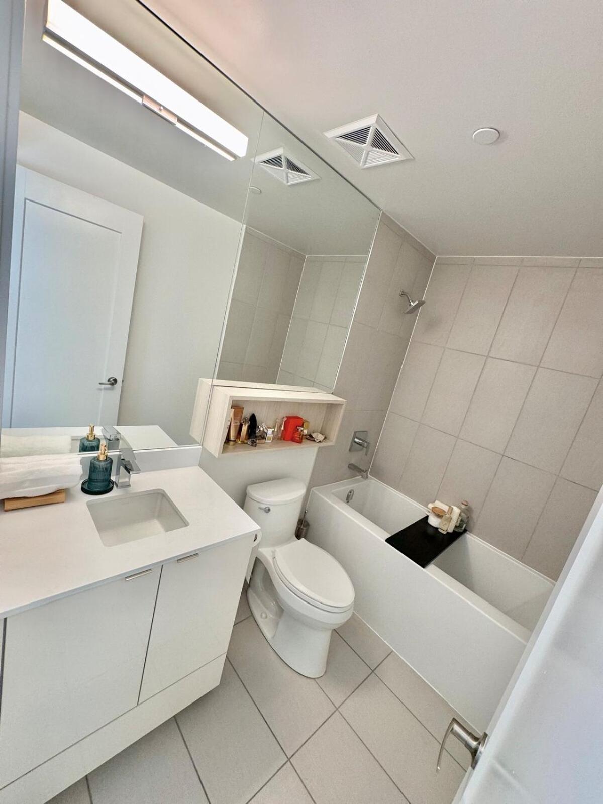 Downtown Core 2 Bed 2 Bath * Toronto