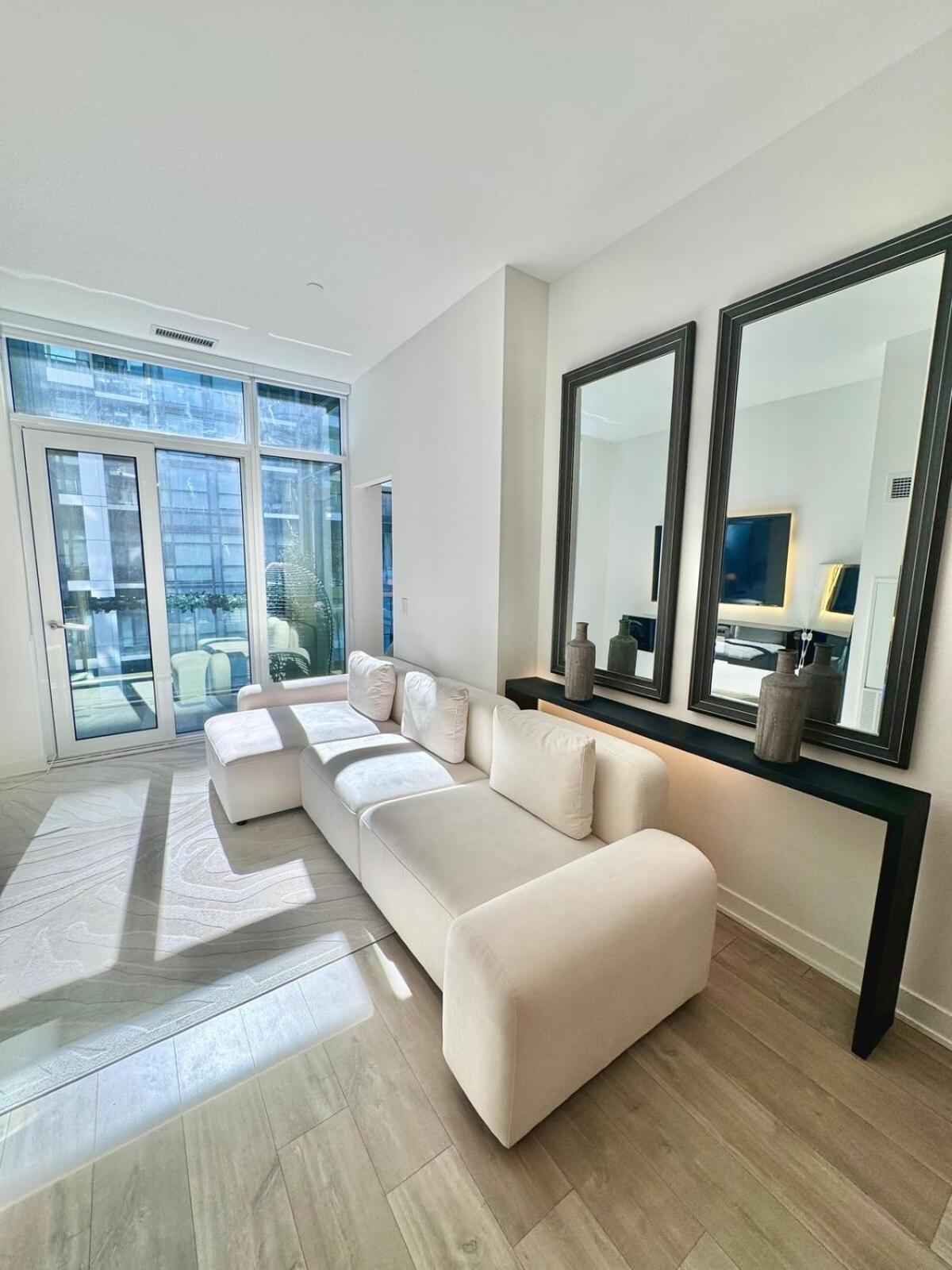 Apartment Downtown Core 2 Bed 2 Bath Toronto
