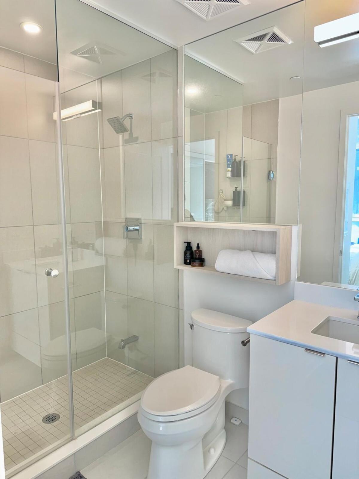 Downtown Core 2 Bed 2 Bath *