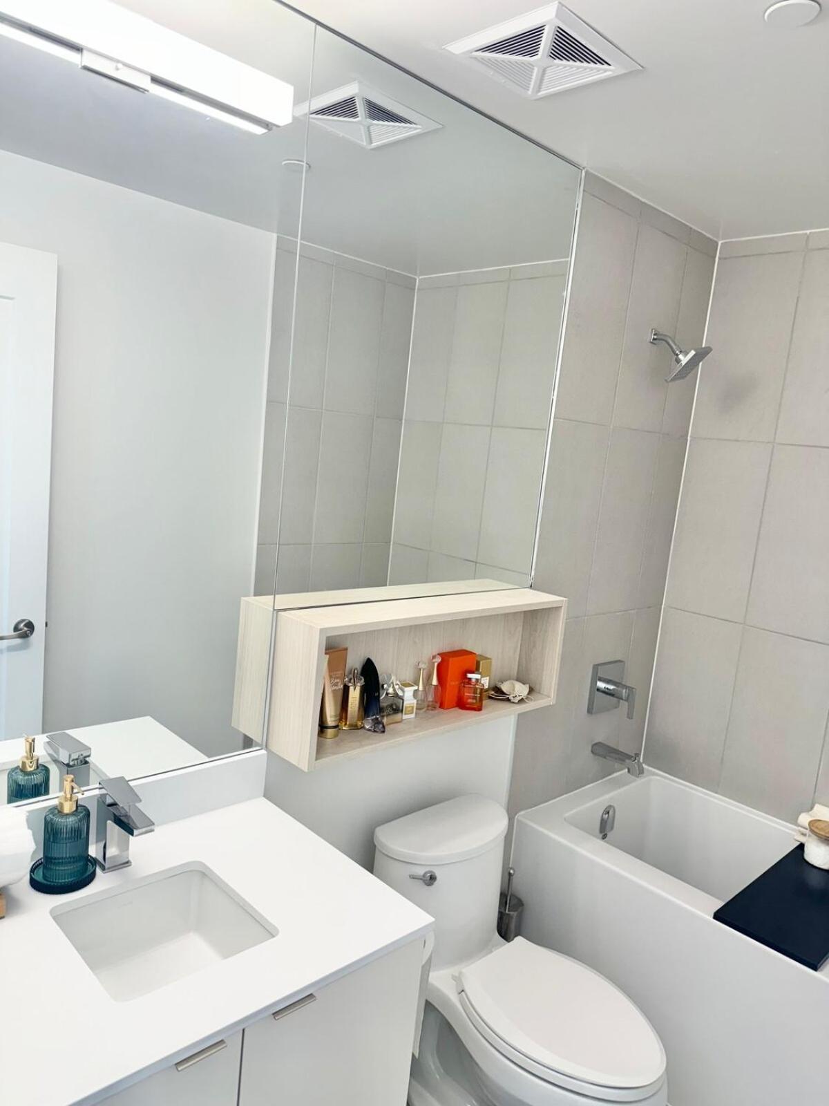 Downtown Core 2 Bed 2 Bath Apartment *