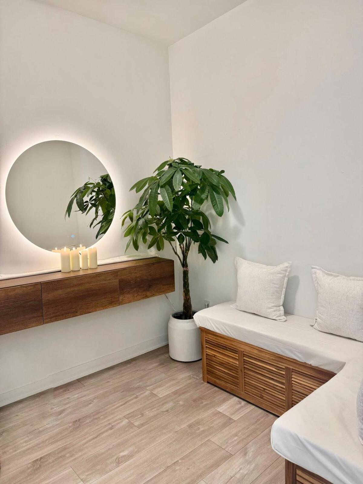 Downtown Core 2 Bed 2 Bath *